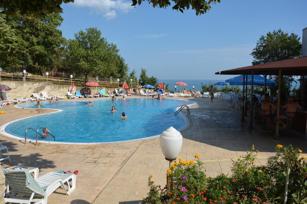 Ahilea Hotel - Free Pool Access Балчик Экстерьер фото