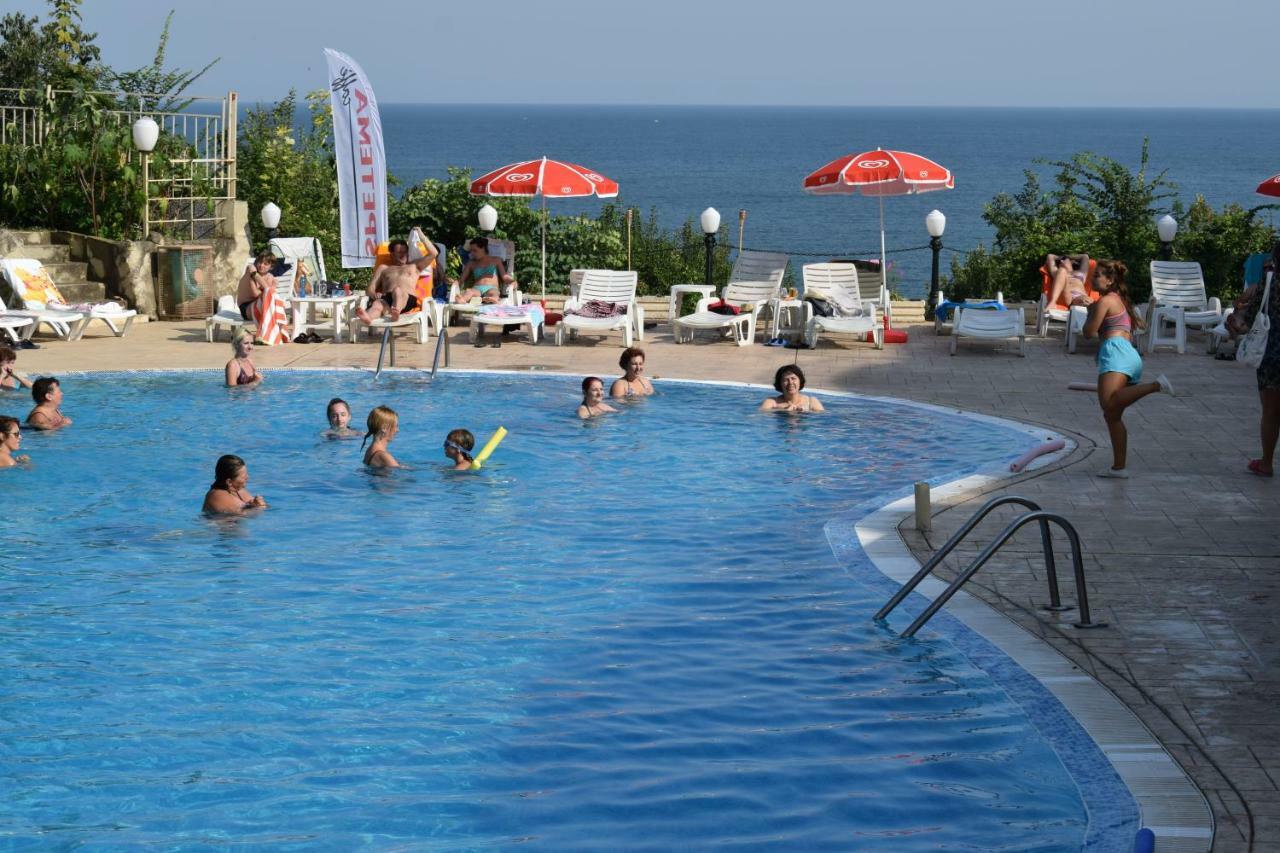 Ahilea Hotel - Free Pool Access Балчик Экстерьер фото