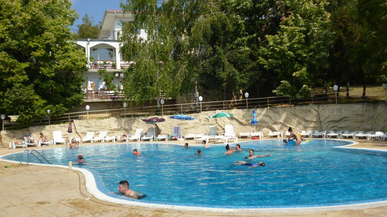 Ahilea Hotel - Free Pool Access Балчик Экстерьер фото